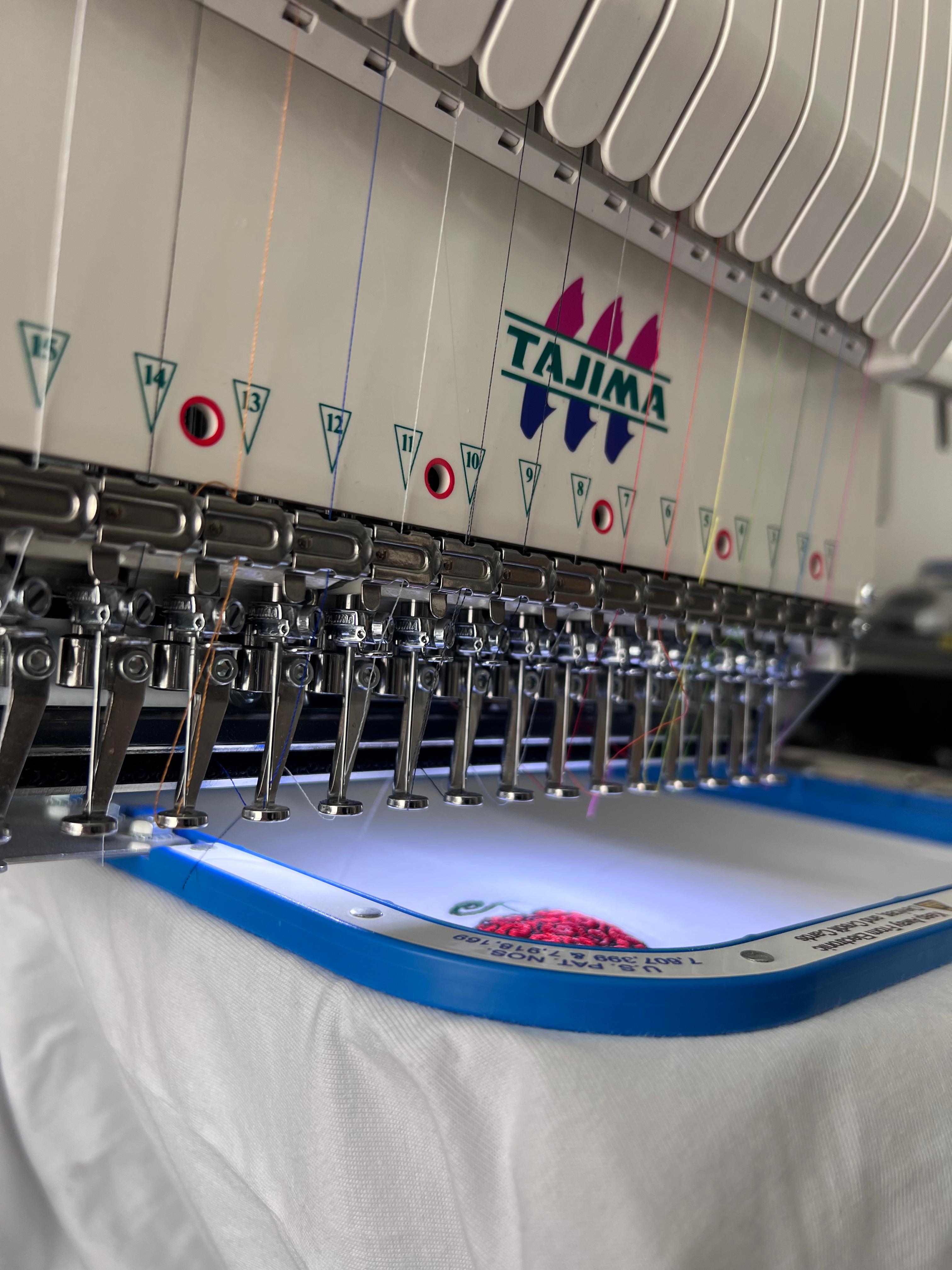 Machine à broder en atelier PROJO Custom